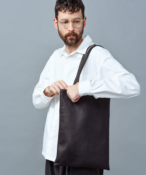 MR.OLIVE E.O.I / WATERPROOF WASHABLE LEATHER FLAT TOTE BAG(LARGE) ミスターオリーブ イーオーアイ/ウォータープルーフウォッシャブルレザー/フラットトートバッグ(LARGE)